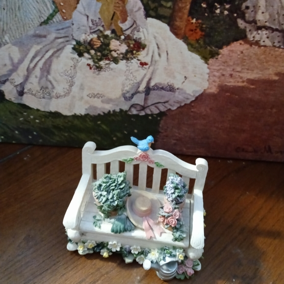 San Francisco Music Co.Bench Music Box &Tyndale- Ceramic Heavy Basket Vintages. - Picture 12 of 16